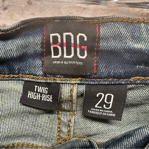 BDG Urban Outfitters Twig High Rise Destroyed Acid Wash Two Tone Jeans Size 29 - Picture 2 of 3